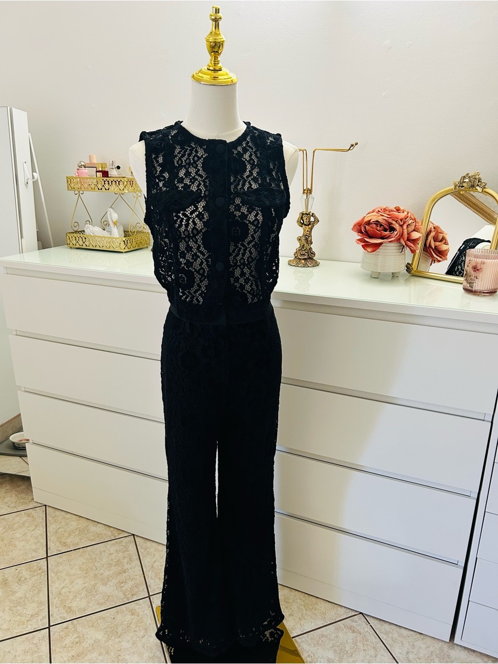 Avec Les Filles Black Lace Sleeveless 2 piece set